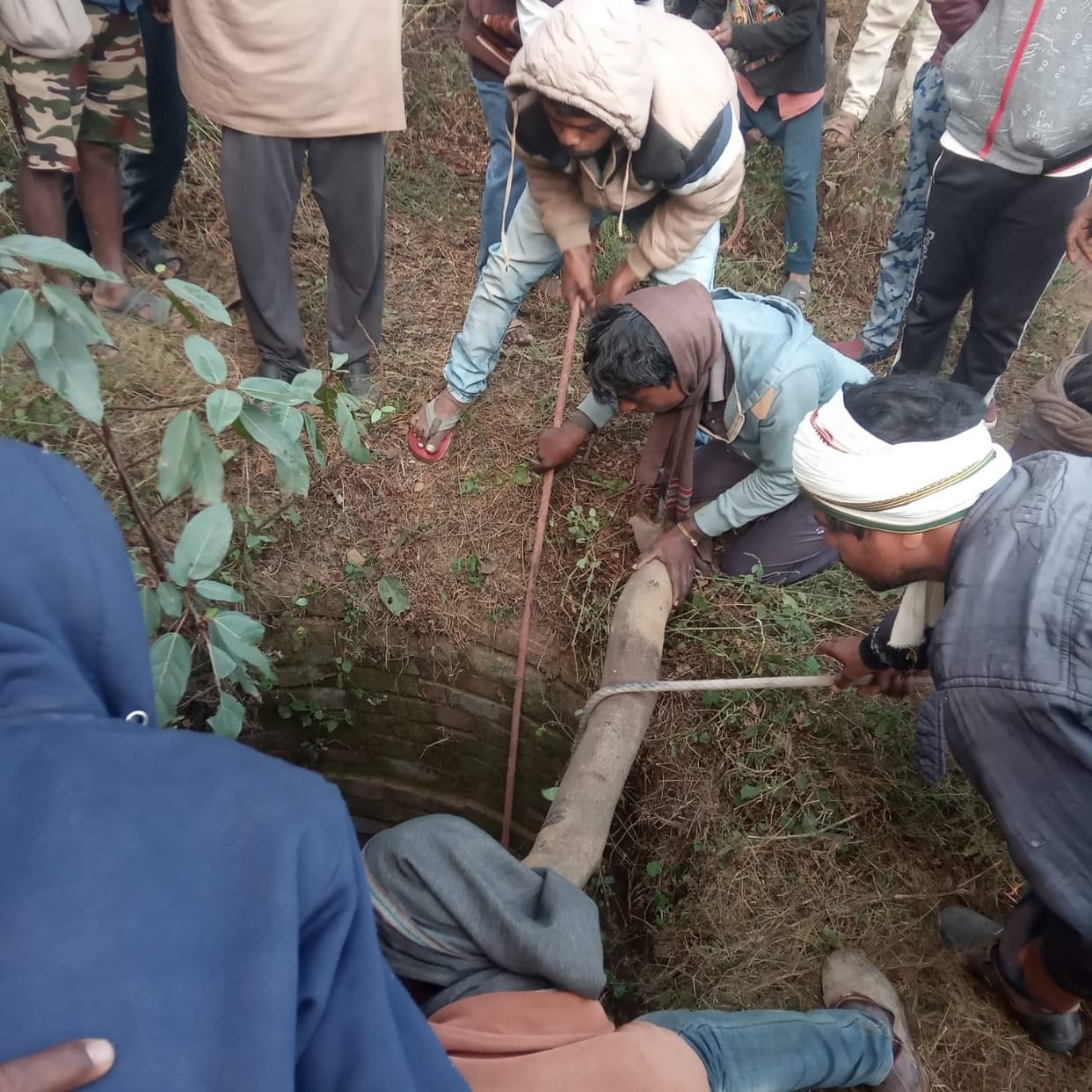 Lovers couple jumping in the well, saved by rescuing