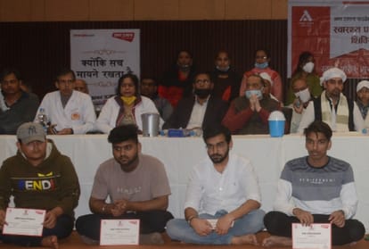 Lucknow: Blood donation and free medical check-up camp at Shiv Shanti Sant Asaudram Ashram, 750 people conducted tests