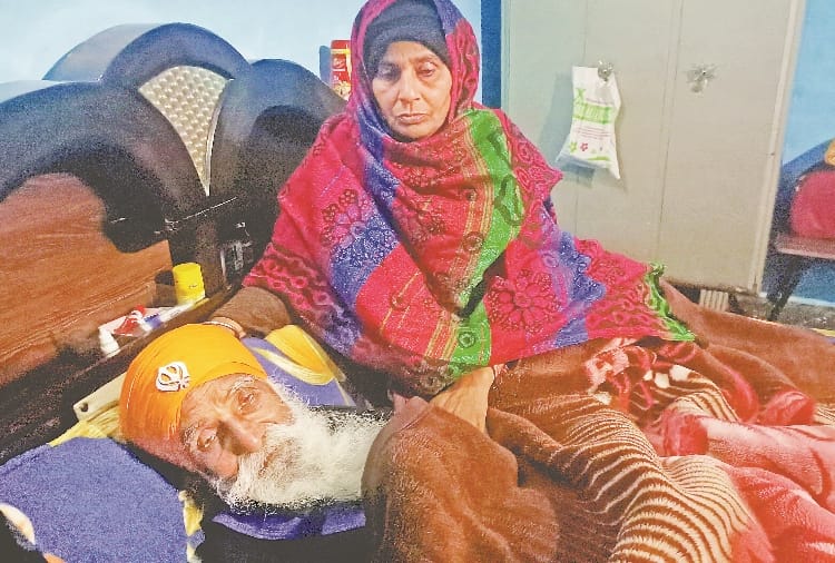Parents of a soldier wandering for justice in halwara of punjab