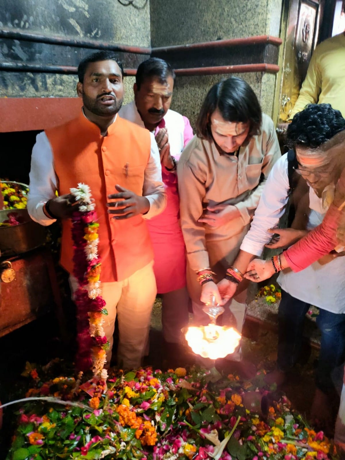 RJD leader Tej Pratap Yadav visited Kashi Vishwanath mandir