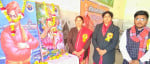 सरस्वती बालिका विद्या मंदिर इंटर कालेज में विवेकानंद को श्रद्धांजलि देते स्कूल स्टाफ।