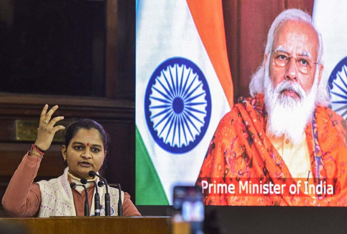 Mudita's Hindi heavily on the English speeches