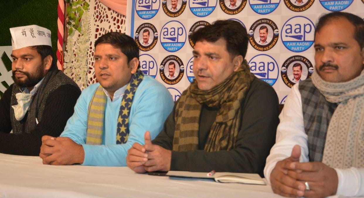 'UP will win the public by showing Delhi model'