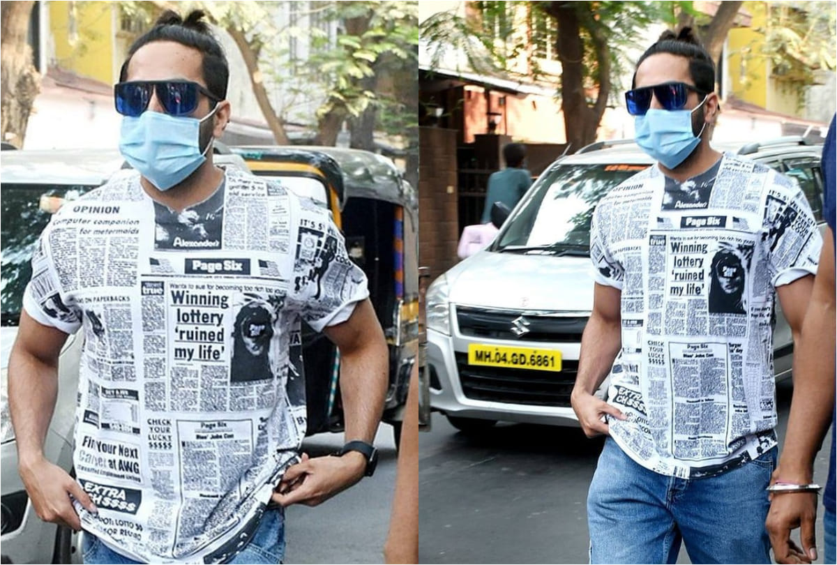 ranveer singh spotted in weird mask while ayushmann khurrana wear newspaper print t shirt