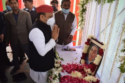 Akhilesh Yadav ask yogi Government tell where bulldozer should go whose house map is not passed or rape accused housed