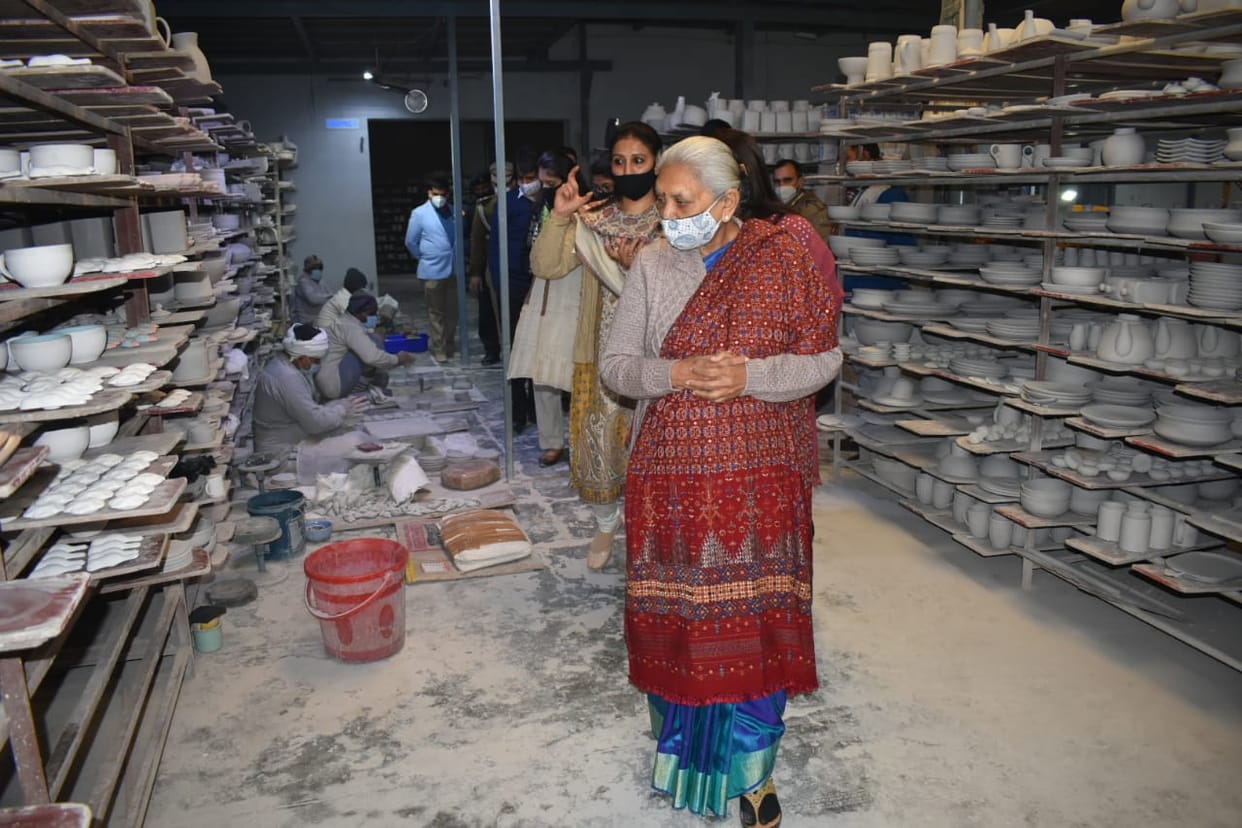 UP governor anandi ben patel visits khurja bulandshahr inspects pottery factory