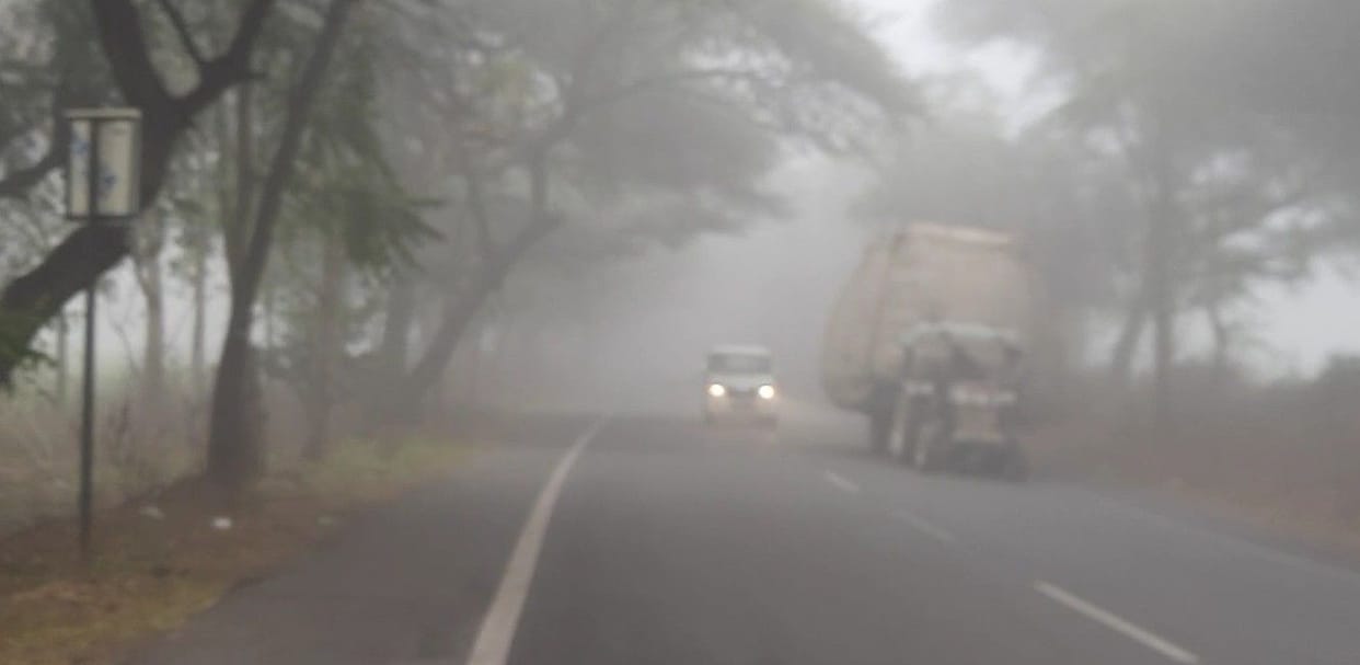 fog, visibility 5 miter, people