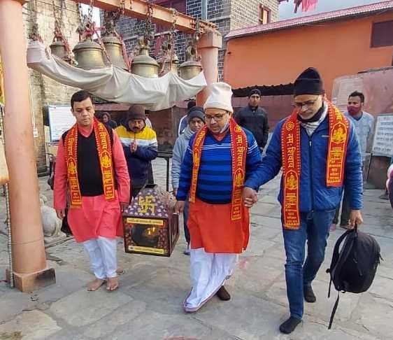 Organizers took Jyoti from Bagnath temple for Uttarayani Kauthig of Lucknow