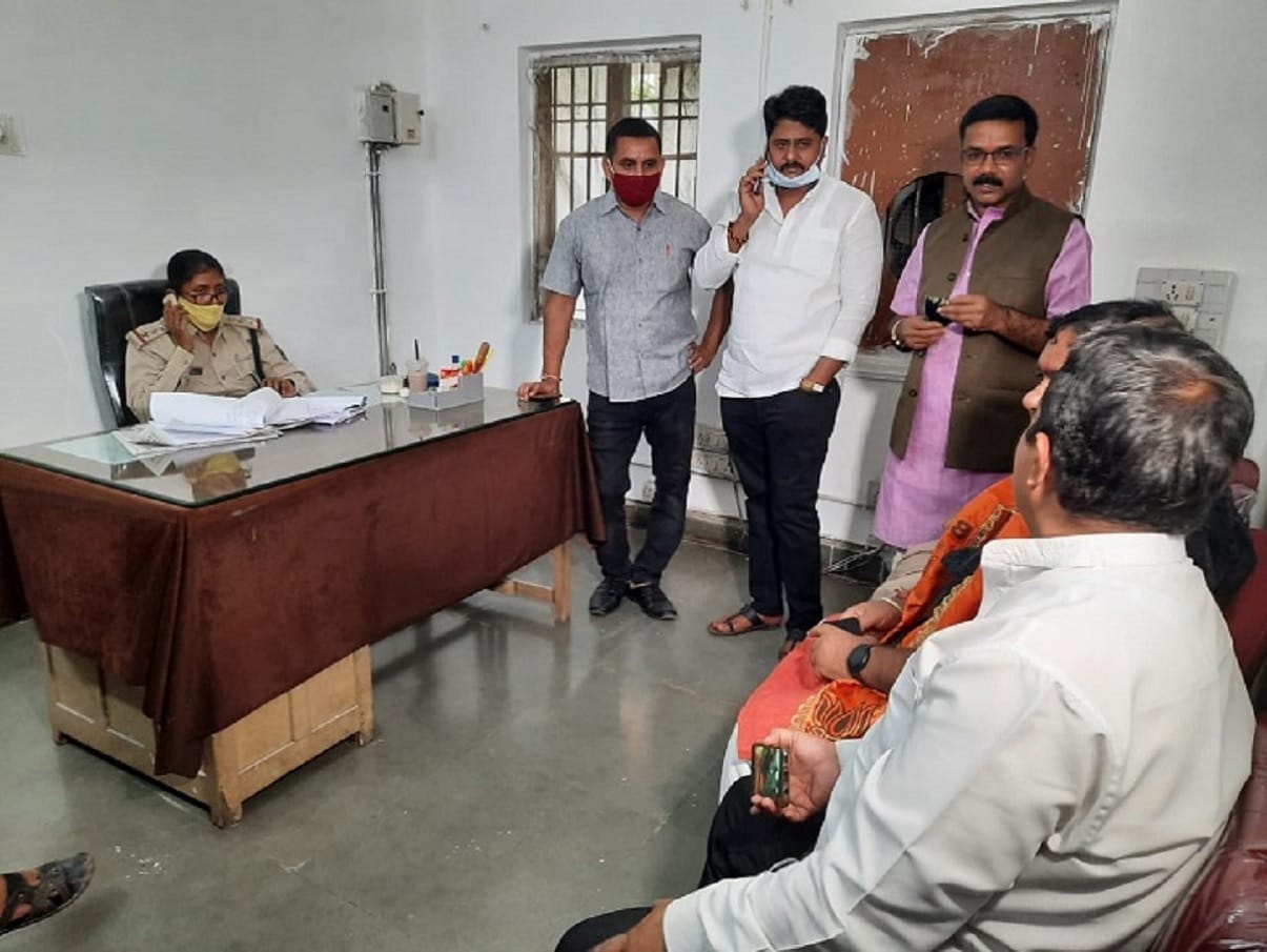 Congress councilor beat up young man in Raipur, BJP lodged report