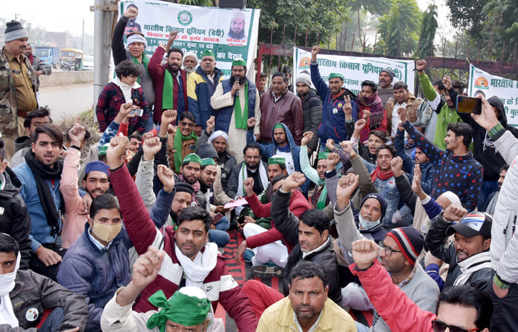 The workers of Bakiu Bedi staged a sit-in