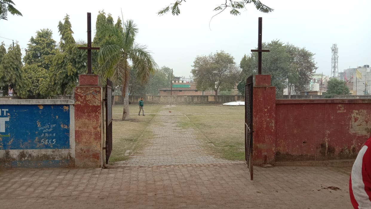 no swing,light in park