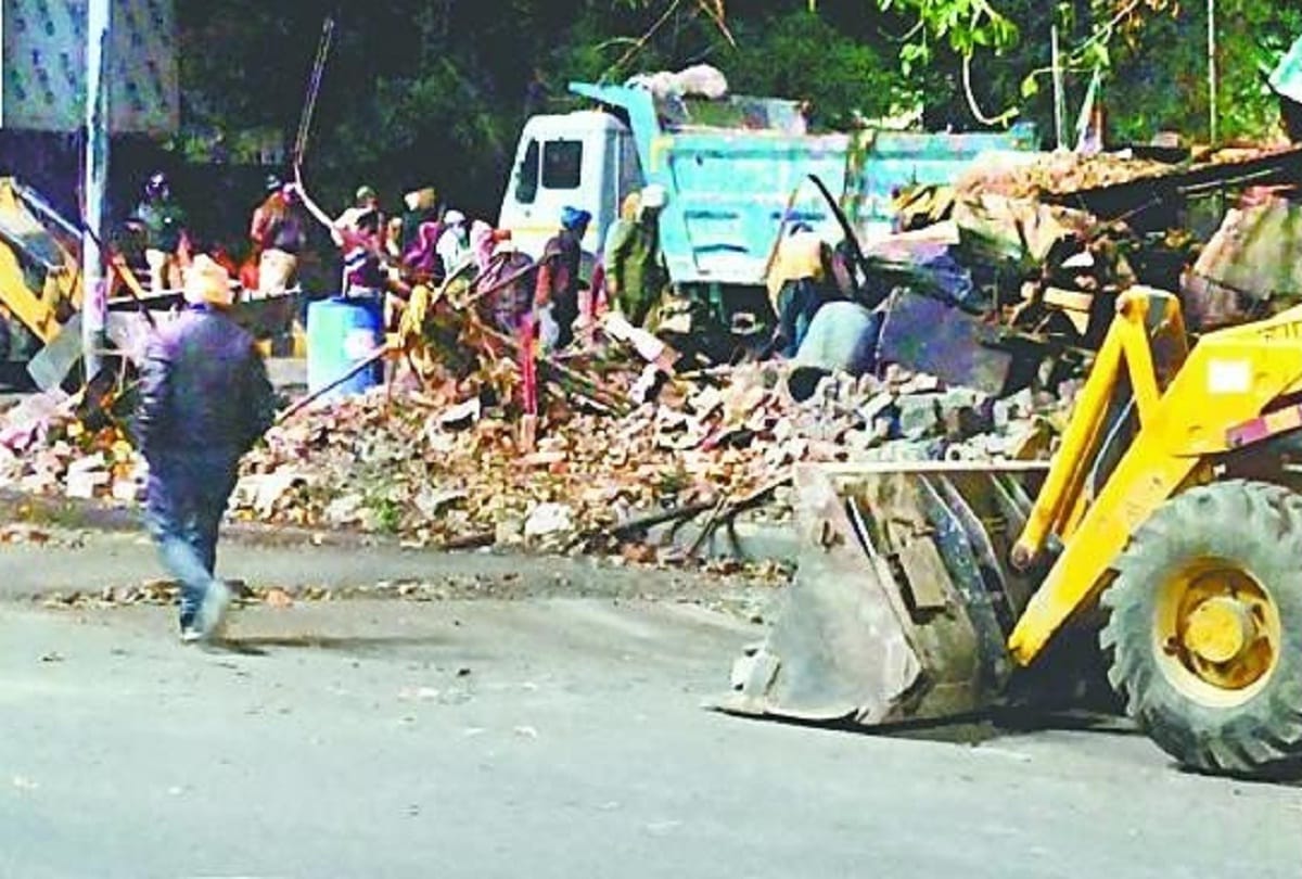 prayagraj news: six temples demolished in civil lines, more than 20 are included in the list