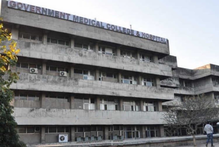 Psychiatric patients wandering for medicine in Chandigarh 