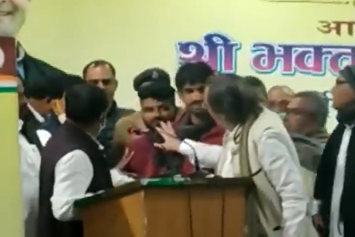 Sloganeering in front of new incharge of Bihar Congress Bhakta Charan Das