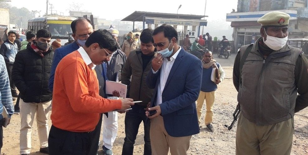 Hathras: Instructions to remove unnecessary material lying at crossroads during overbridge