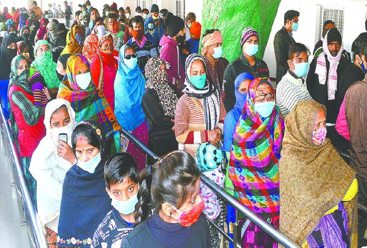 Cold Weather In Agra People Face Problem Reach For Treatment In Sn Opd
