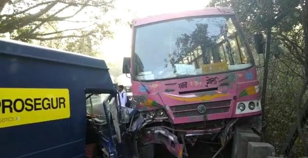 School bus and cash van collided many students injured in sonbhadra up