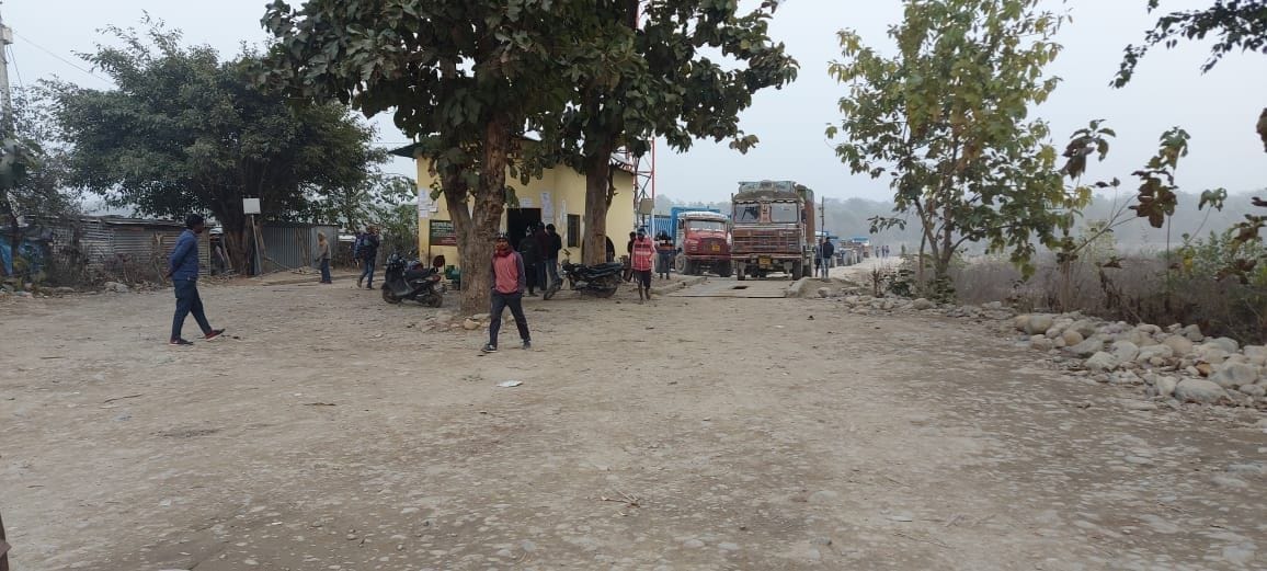 900 mining vehicles stranded in river