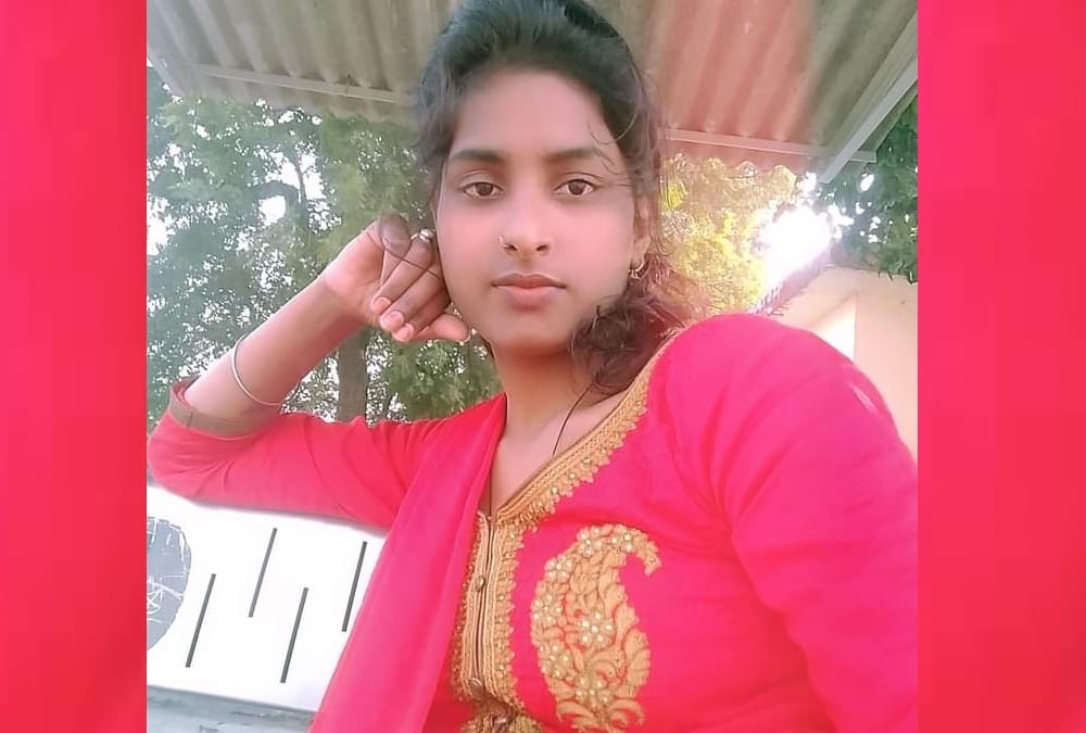 Woman sipahi commits suicide in Mohanlalganj Thana.