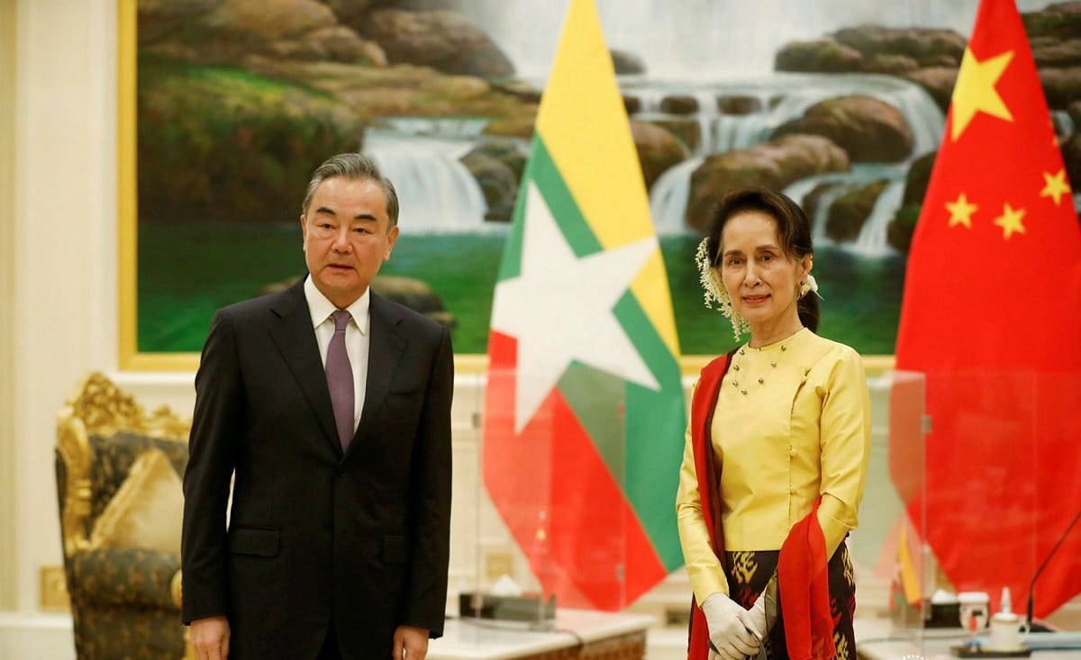 Chinese Foreign Minister Wang yi signs several agreements in Myanmar State Counsellor Aung San Suu Kyi