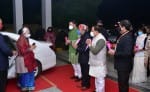राज्यपाल आनंदीबेन पटेल का स्वागत करते राज्यमंत्री संदीप सिंह, शहर विधायक संजीव राजा।