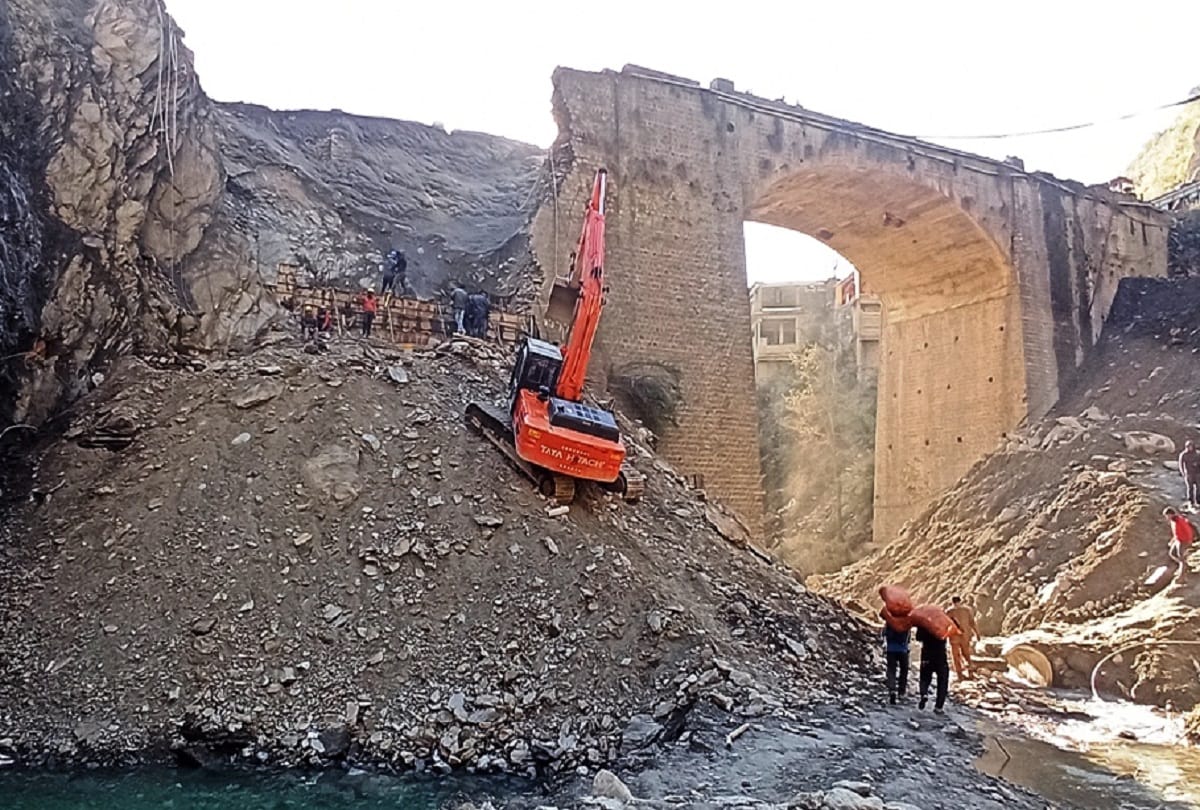 Jammu-Srinagar highway restoration will take ten days