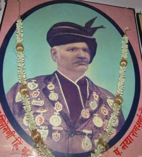 Hathras: Pt. Natharam Gaur gave the message of social reform and patriotism through farce