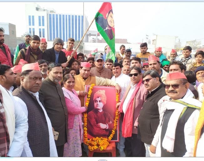 samajvadi party protesed against government