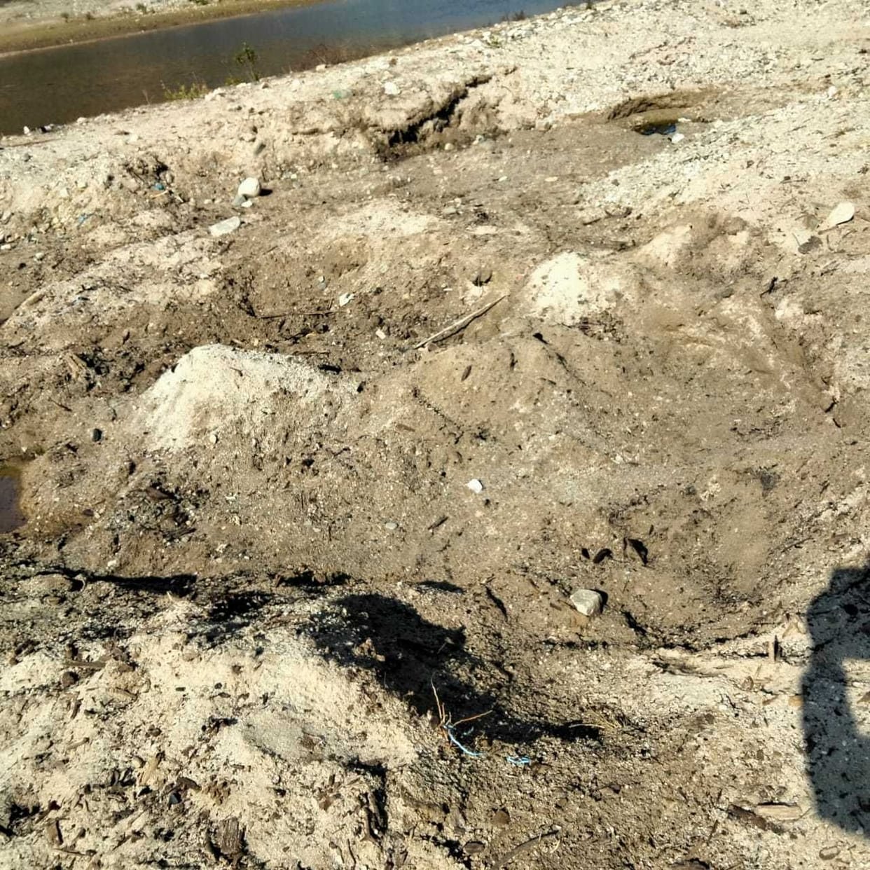 ?Illegal mining pits in Ladhiya and Ratia river