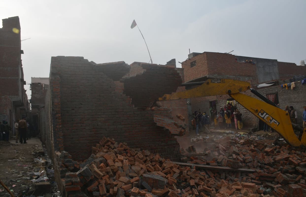 Municipal corporation's JCB runs on the house-marriage pavilion built on government land along Ramganga