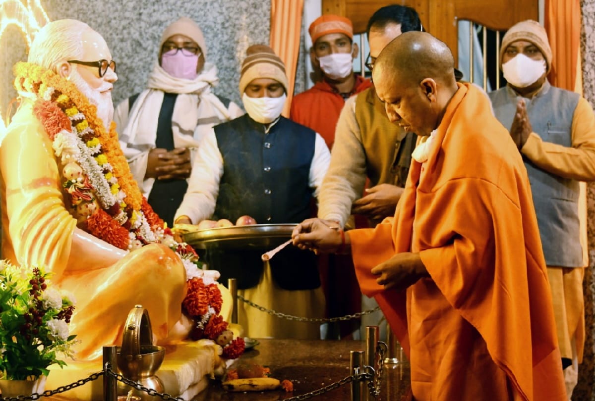 Yogi Adityanath in Gorakhnath Temple Gorakhpur News: CM Yogi Adityanath did Rudrabhishek in Gorakhnath temple