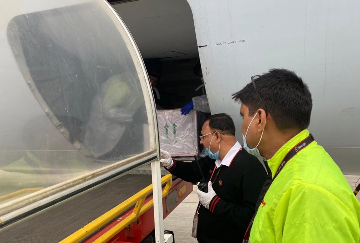 Corona vaccine reached Gorakhpur airport see latest photos