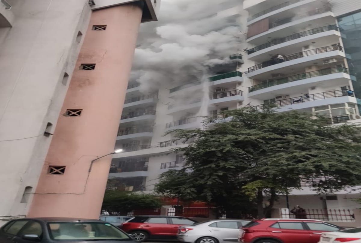 ghaziabad indirapuram mahagun mall leela apartment fire breaks no causality fire control all update