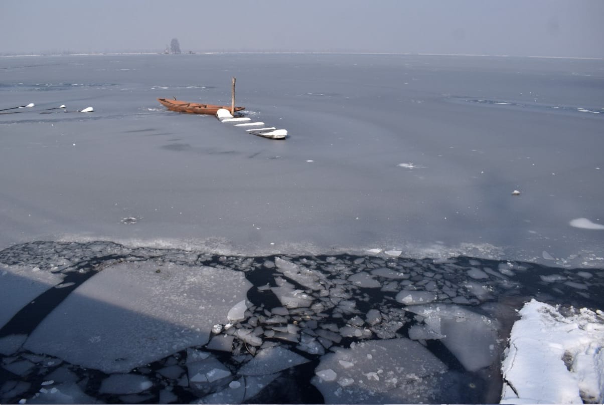 Jammu Kashmir Weather Update Latest News in Hindi valley in grip of cold wave, mercury of night reached minus 7.8
