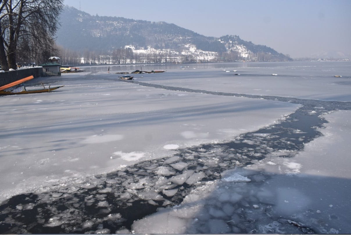 Weather Forecast Today Update in Jammu Kashmir Srinagar Freezes at minus 8.8 degree Lowest since 1991