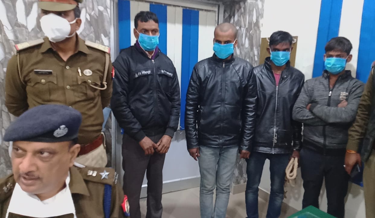Revealing robbery incident, four arrested