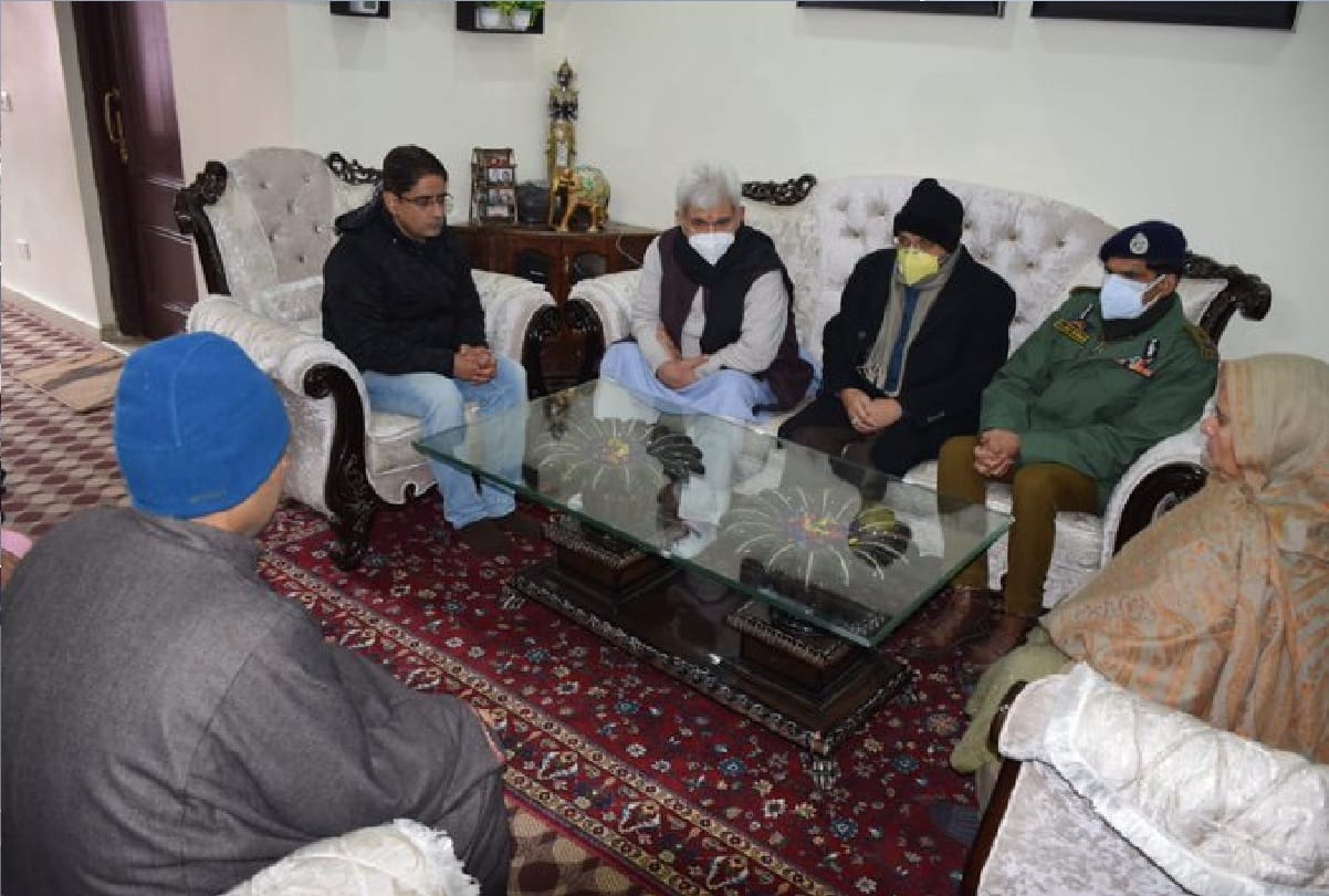 LG manoj sinha visits family of slain goldsmith Satpal Nischal who killed by terrorists at Srinagar