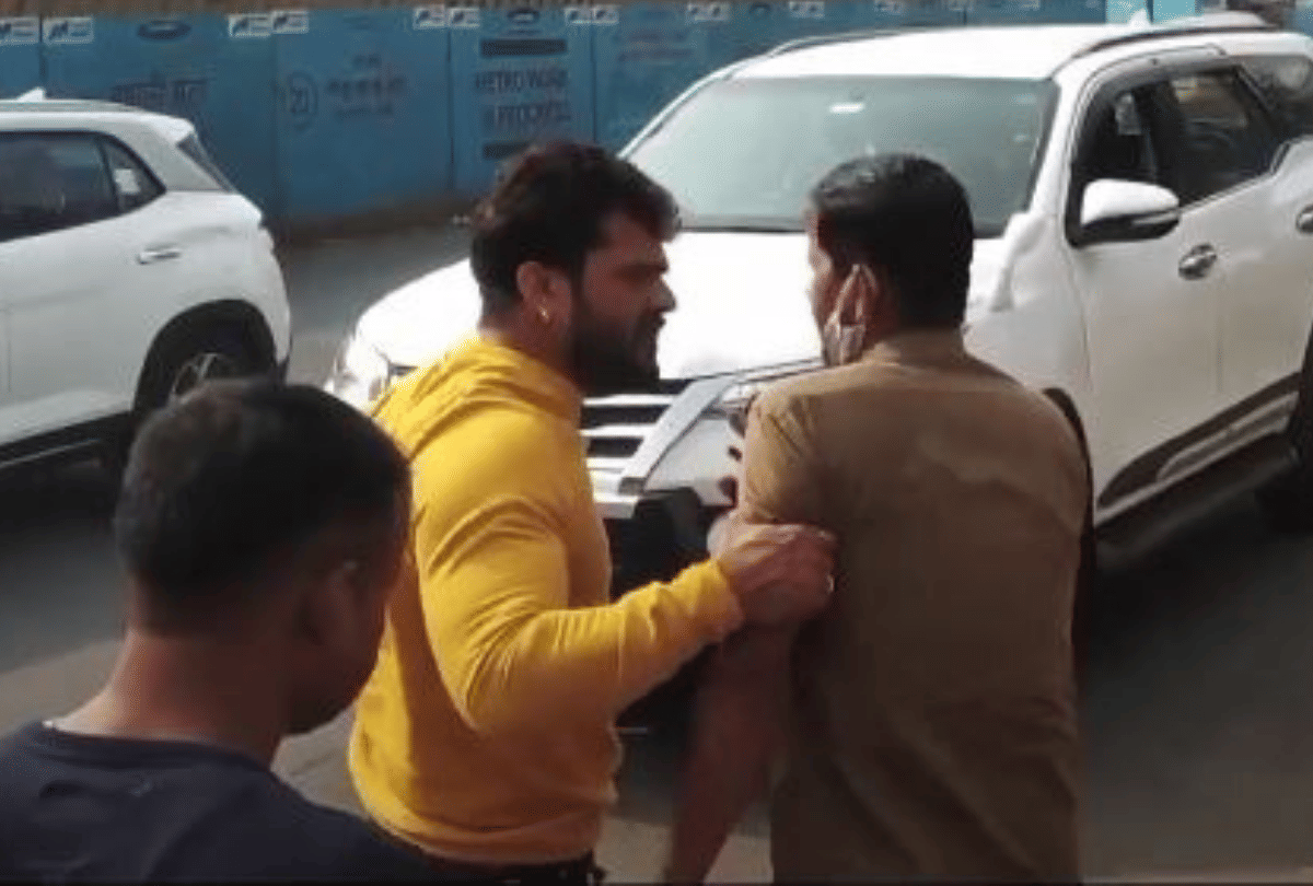 Bhojpuri Actor Khesari Lal Yadav misbehave bus driver after his suv accident