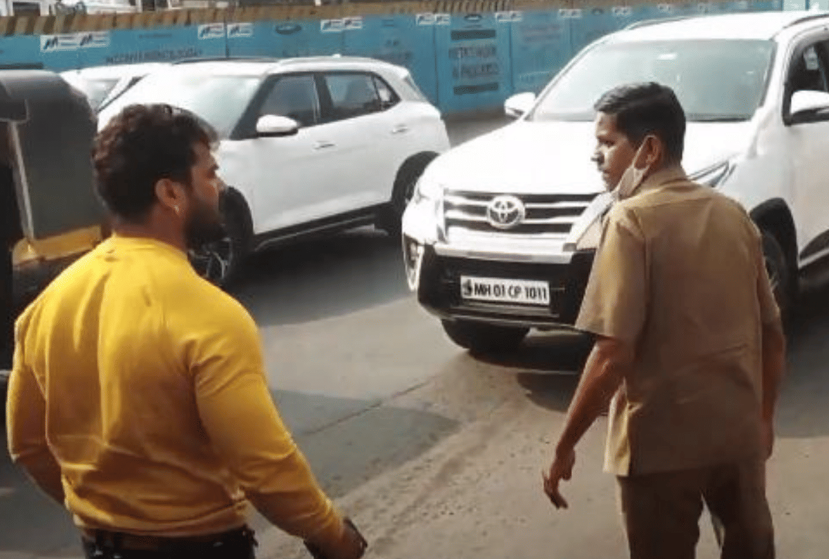 Bhojpuri Actor Khesari Lal Yadav misbehave bus driver after his suv accident