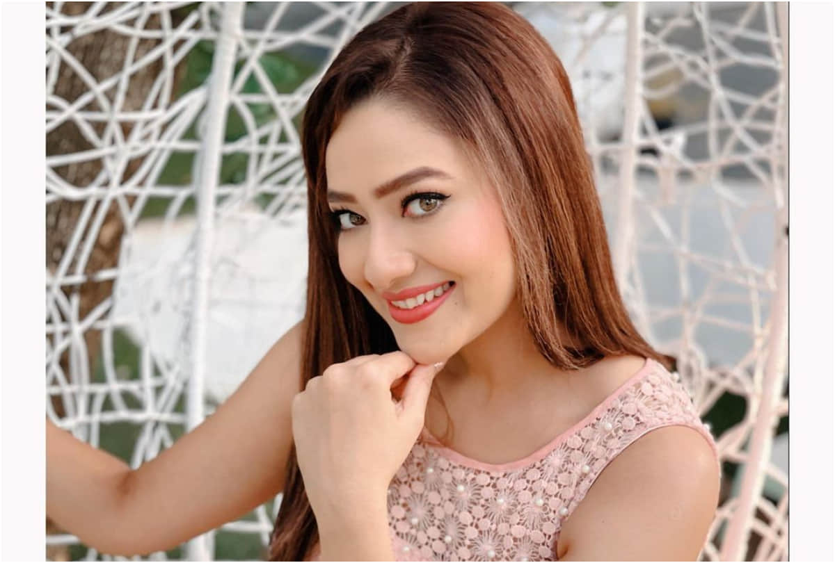 mithun chakraborty daughter in law madalsa sharma beautiful and bold photos viral