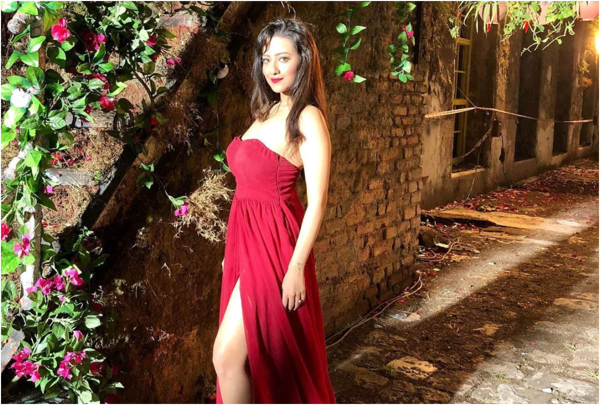 mithun chakraborty daughter in law madalsa sharma beautiful and bold photos viral