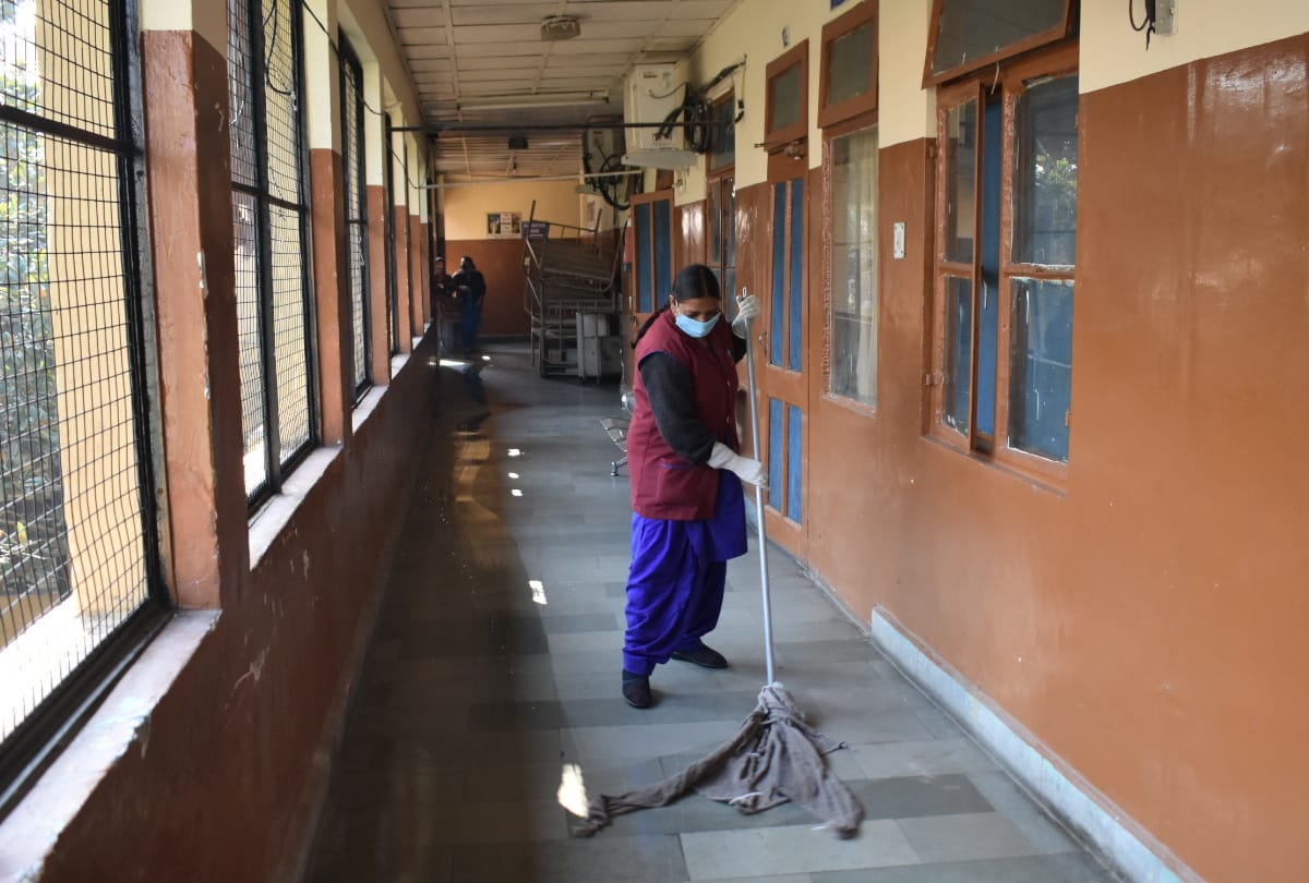 sanitation employee Naresh Kumari become a counselor, said - I will not leave the broom
