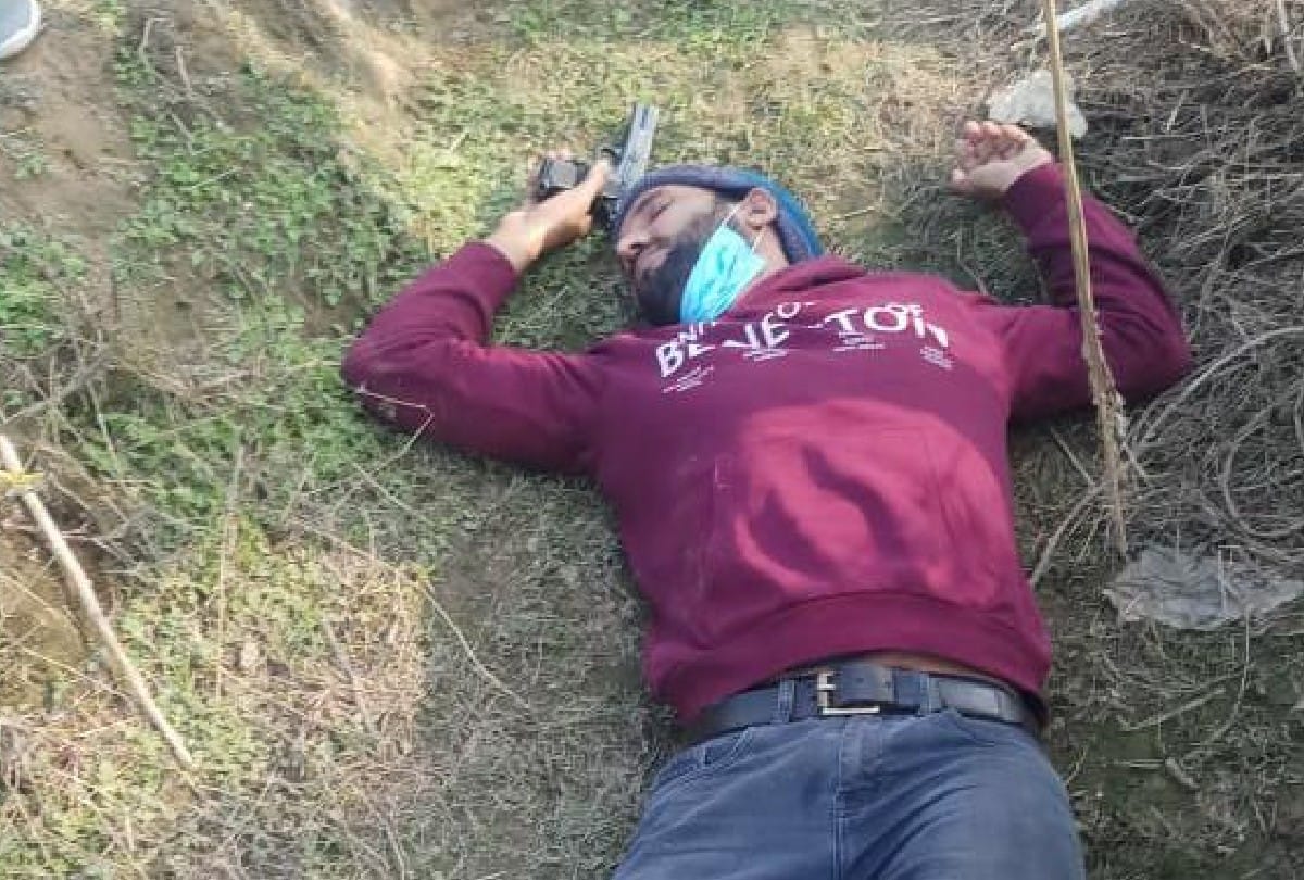 police encounter on yamuna expressway in mathura