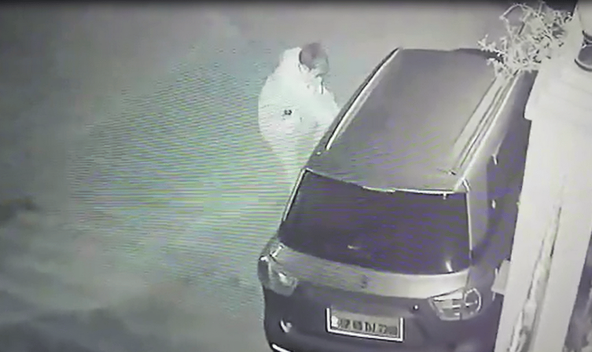 Car theft from Meeranagar colony of Manduwadih police station area of varanasi