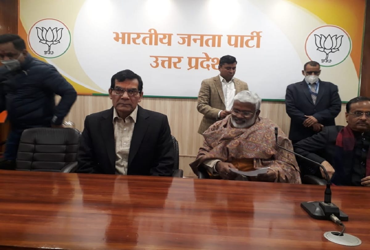 Retired IAS Officer Arvind Sharma Joins BJP in presence of Swatantra Dev Singh