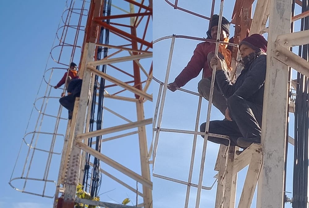 Uttarakhand Latest News: Two Protester Climbed on Mobile Tower For Road Winding demand in Chamoli Ghat