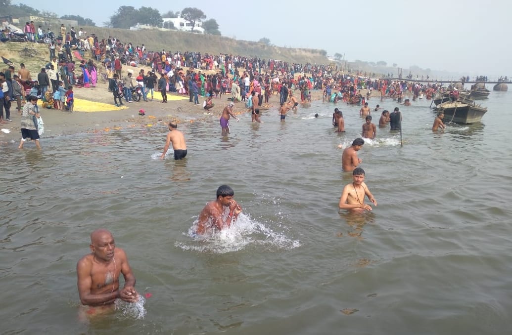 Makar Sankranti: Devotees dip faith in the Ganges