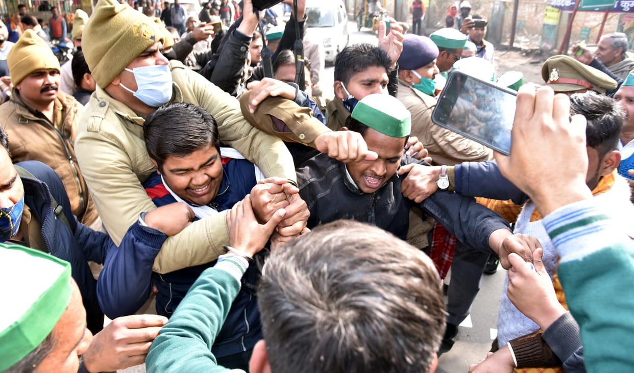 protest of farmers in sambhal chandausi