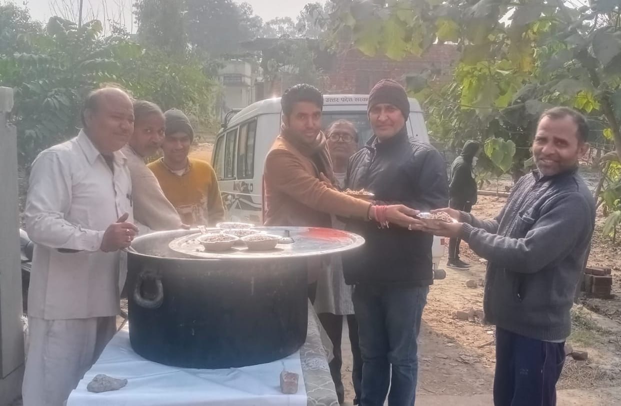 Spread of khichdi on Makar Sakranti