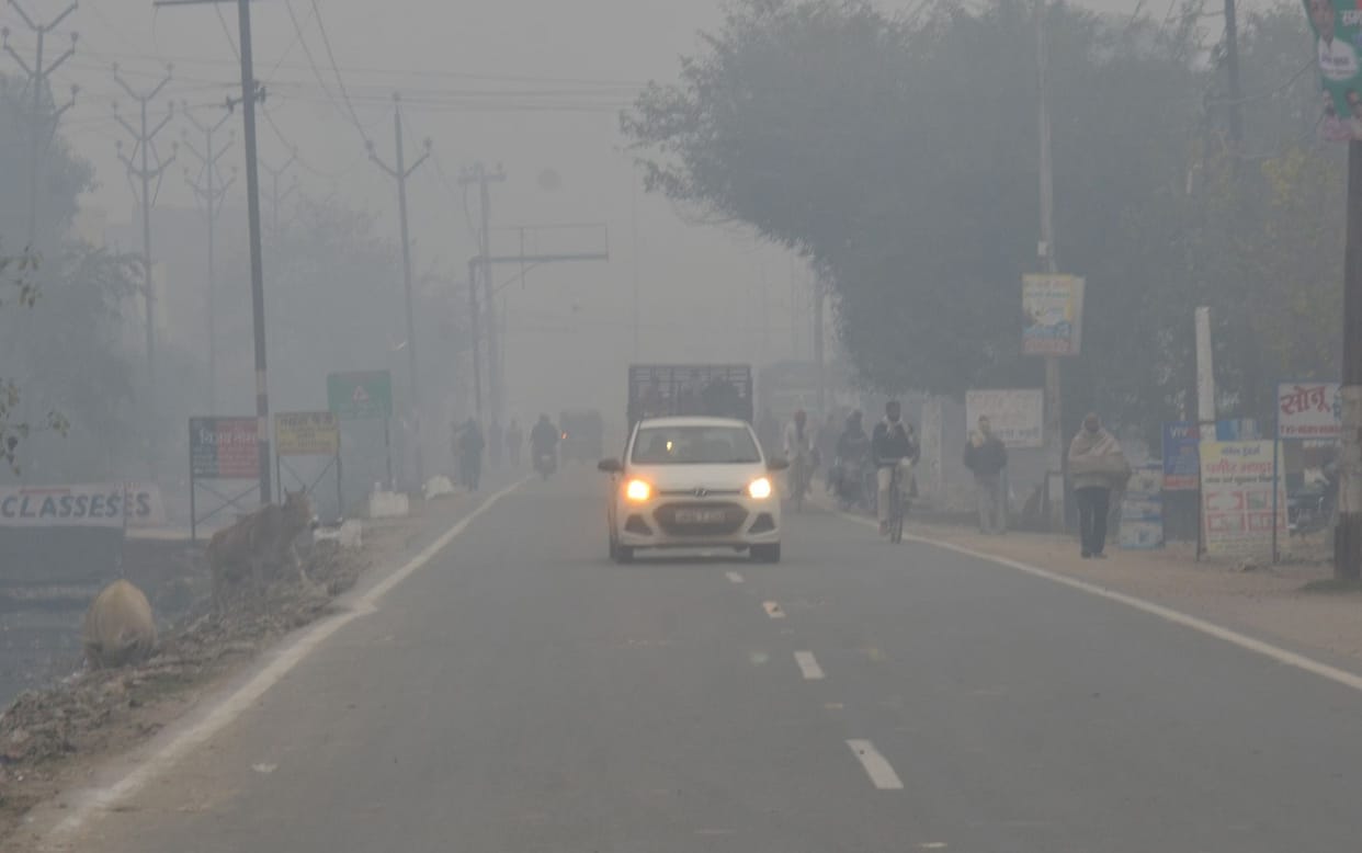 Dense Fog affects normal life in aligarh
